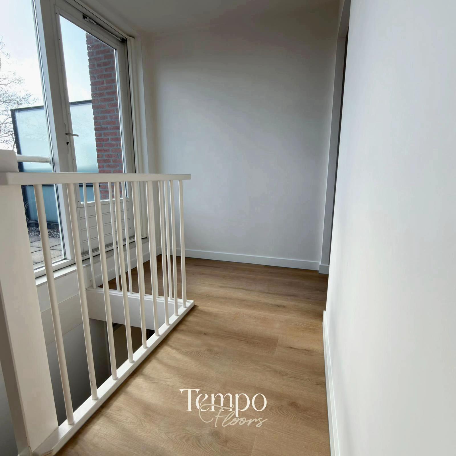 Overloop met trapgat en balustrade